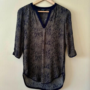 Dynamite| Chic Modern Snakeskin Print V-Neck 3/4 Zipper Sleeve Tunic Top Sz‎ XS